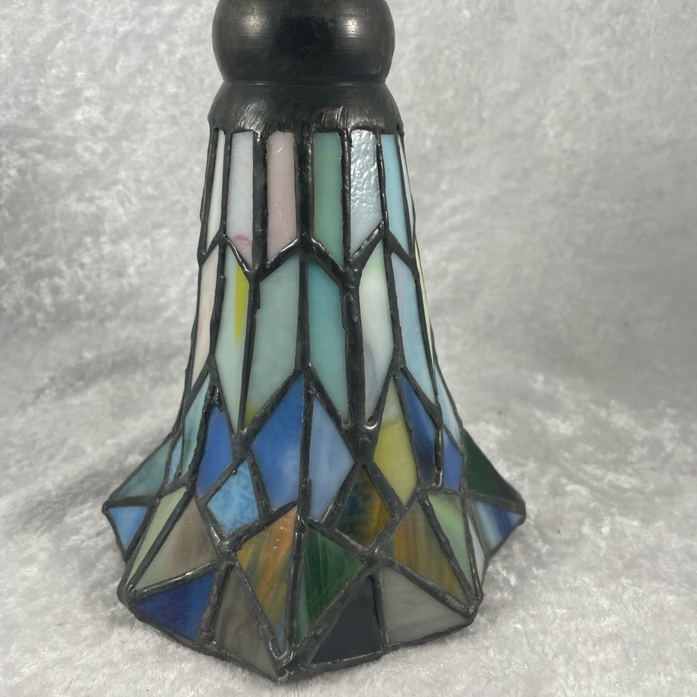 Vintage Stained Glass Lily Style Lamp Shade - Picture 4 of 7